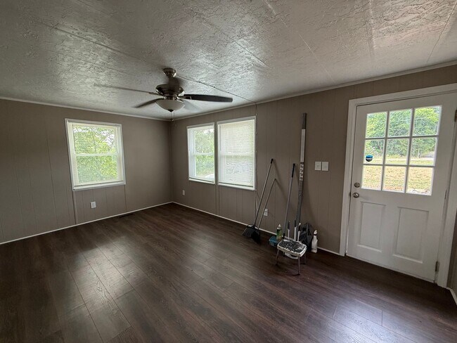 Building Photo - For Rent Advance