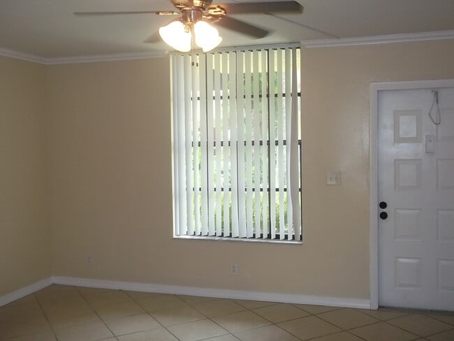 Building Photo - 767 SE 1st Way