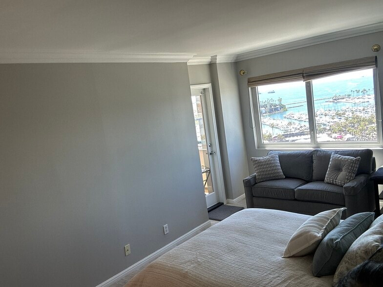 Primary Photo - 525 E Seaside Way