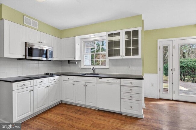 Building Photo - 16 Beechtree Ln