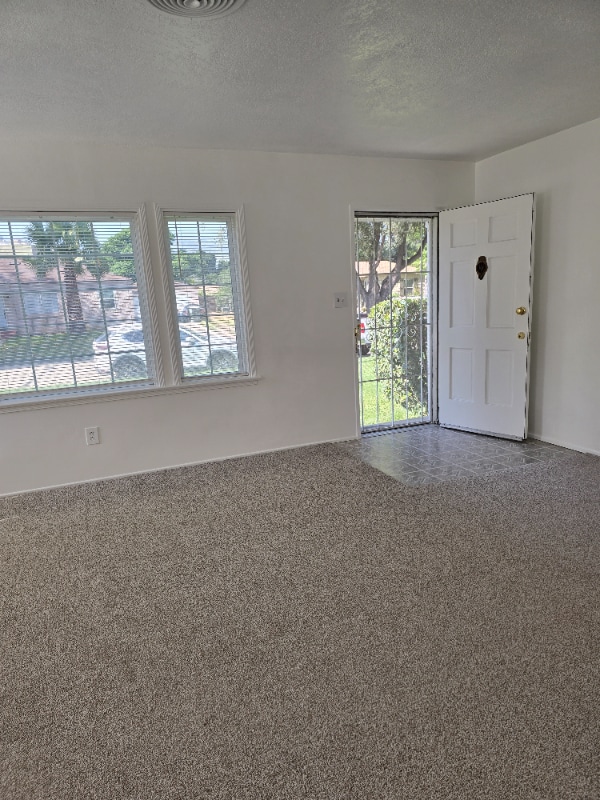 Building Photo - 925 W Mirada Rd