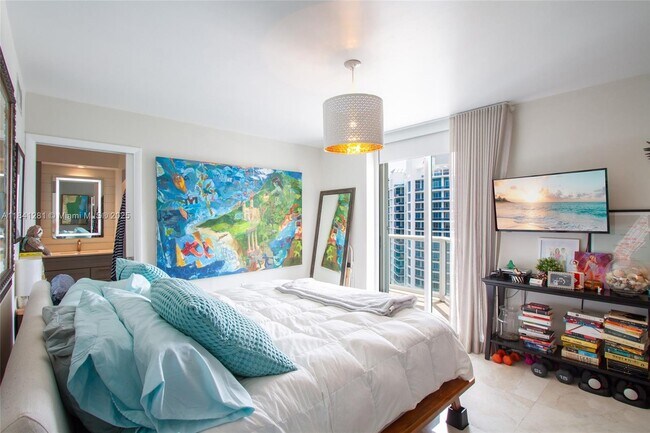 Building Photo - 5900 Collins Ave