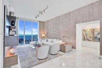 Building Photo - 16001 Collins Ave