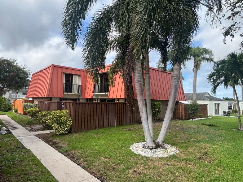 Building Photo - 3161 Meridian Way S