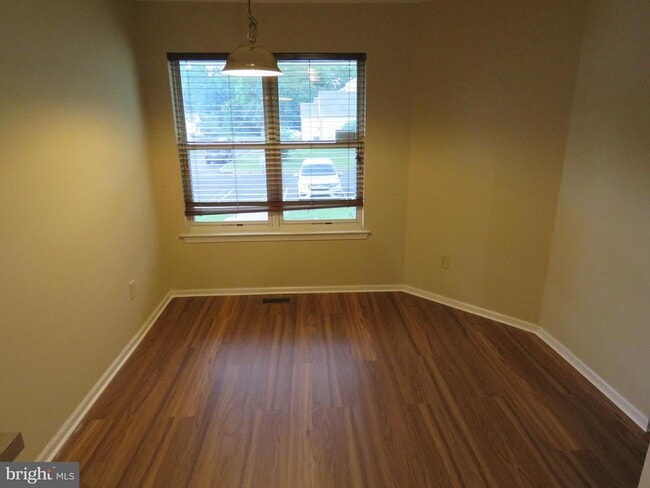 Building Photo - 636 Yale Ct