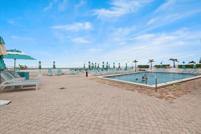 Building Photo - 3140 S Ocean Dr