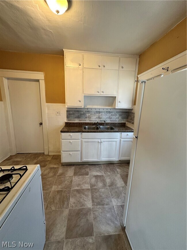 Building Photo - 816 London Rd