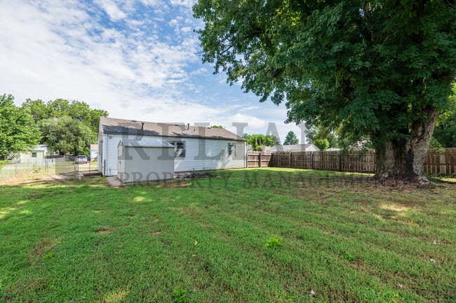 Building Photo - 301 Lamar Ct