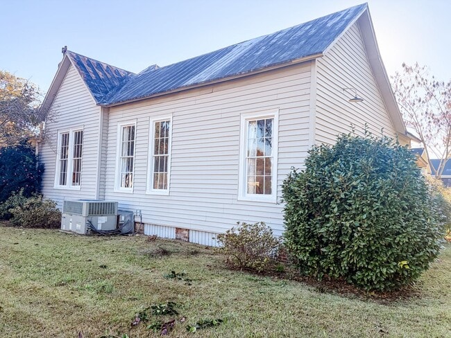 Building Photo - 117 E Main St