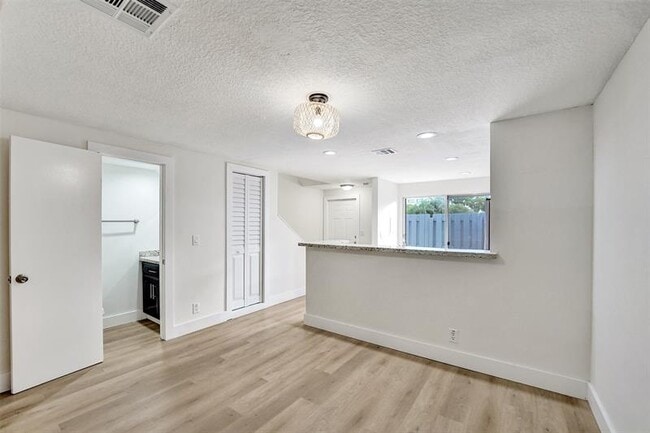 Building Photo - 35 SW 3rd St