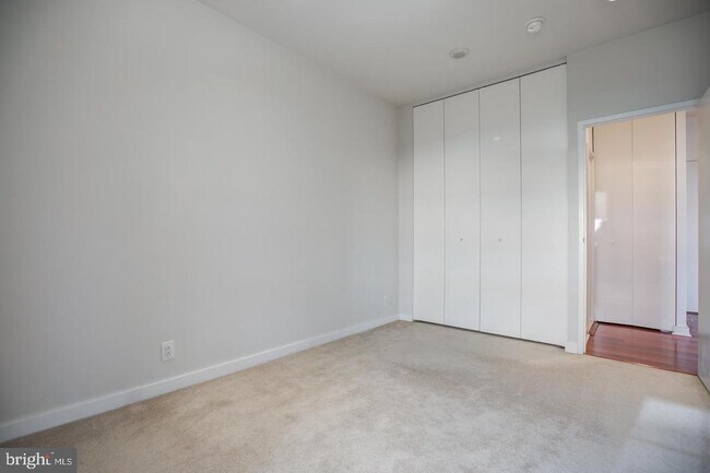 Building Photo - 219 S 18th St