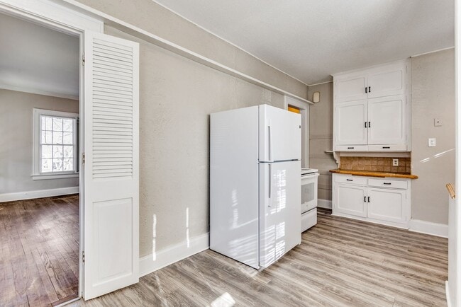 Building Photo - Charming 3BR in College Hill – Pet Friendly & Move-In Ready!