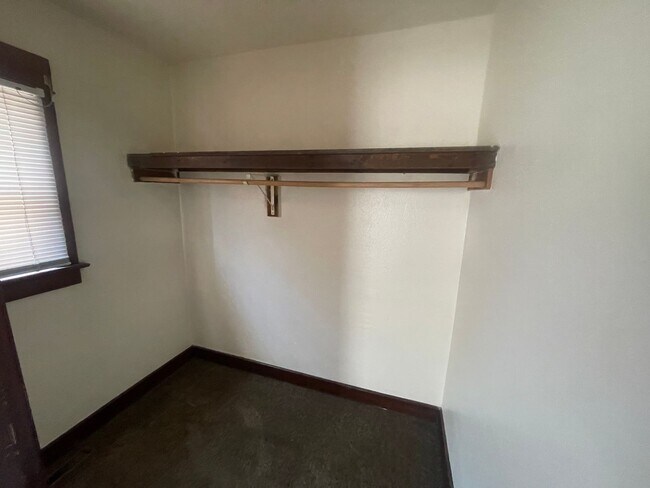 Building Photo - (1614 8th Ave)