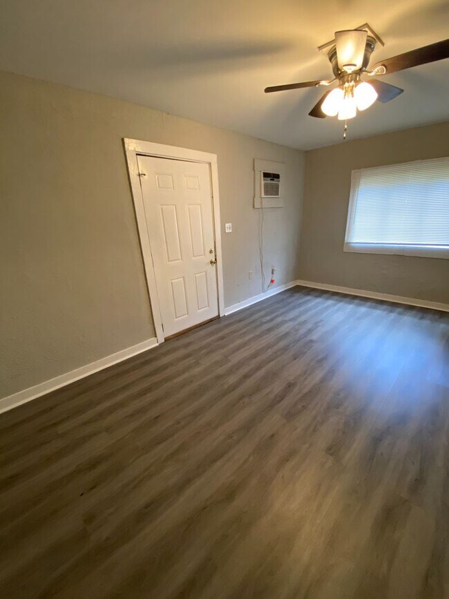 Building Photo - 406 Hietts Ln
