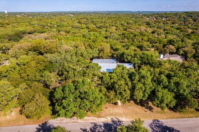 Building Photo - 904 Willow Creek Cir