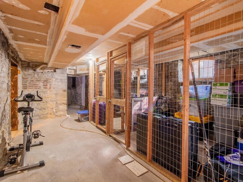 Private basement storage - 1213 Shenandoah Ave