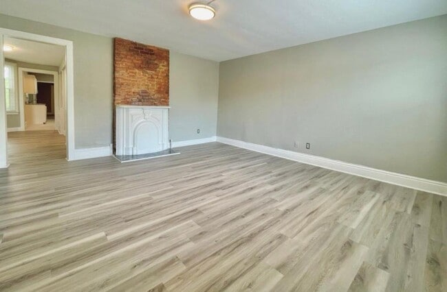 Building Photo - 929 S Jackson St