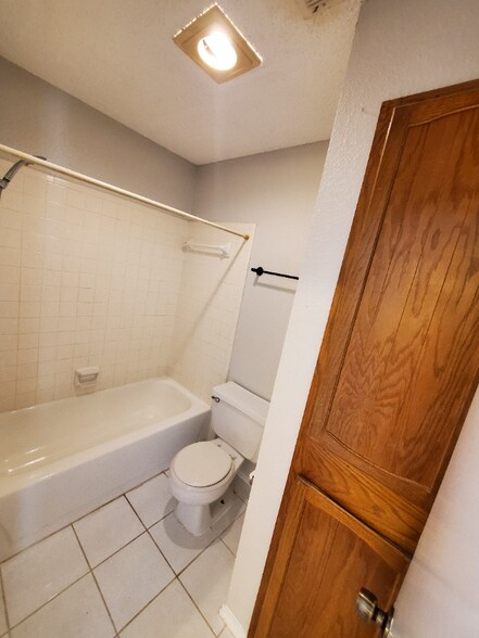 Building Photo - 310 Bluegrass Ln