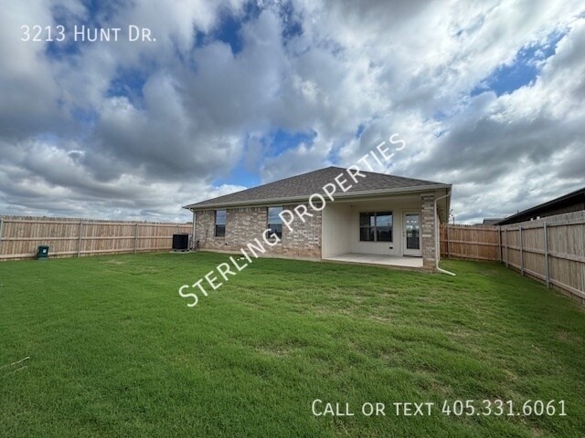 Building Photo - 3213 Hunt Dr