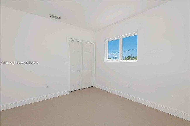 Building Photo - 1013 SW 7 ST Miami FL 33130
