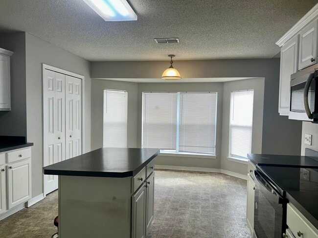 Building Photo - 218 Trish Dr