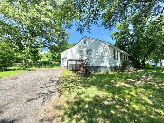 Building Photo - 3053 Kingston St