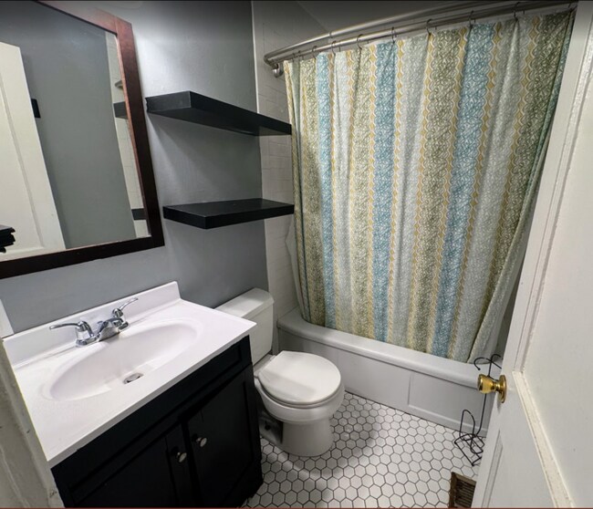 Building Photo - Rent me for 2 yrs at $1250!