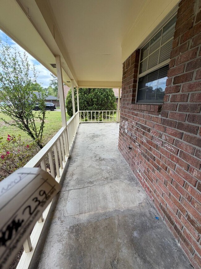 Building Photo - FOR RENT