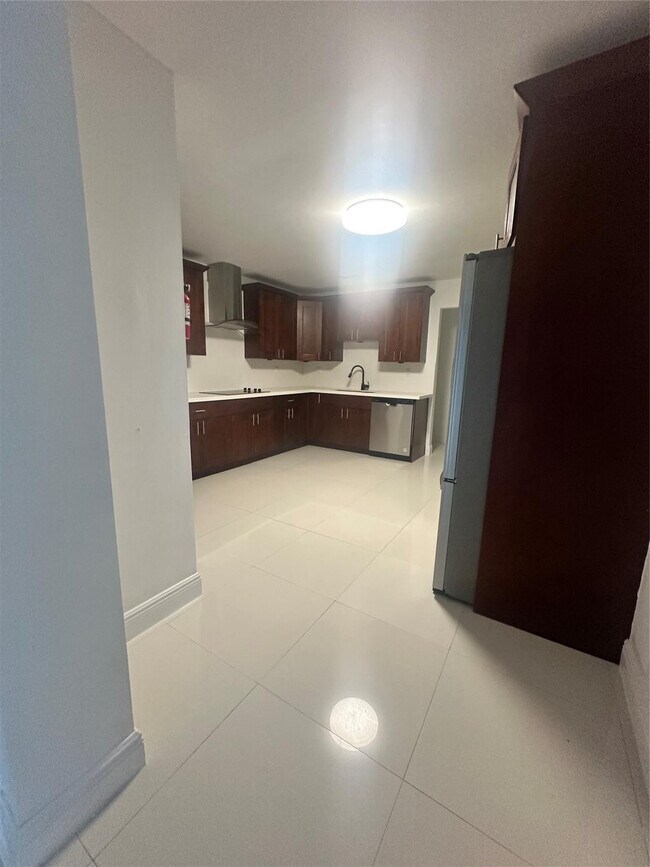 Building Photo - 2810 NE 60th St