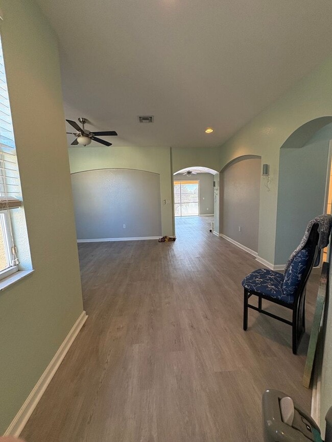Building Photo - 3/2/1 Townhome in River Glen!  More Pics C...