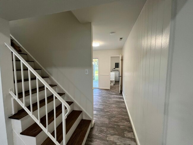 Building Photo - 1901 Beaver Rd