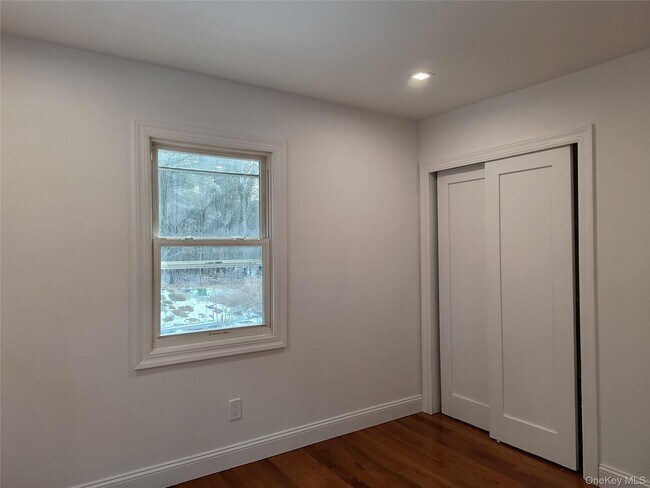 Building Photo - 28 Pine Tree Ln