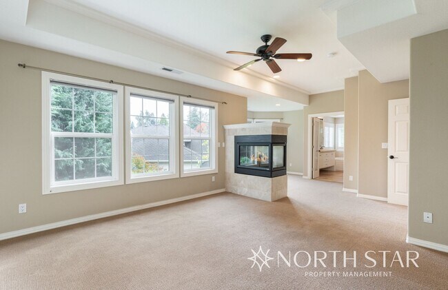 Building Photo - Spacious Elegance in Lake Oswego