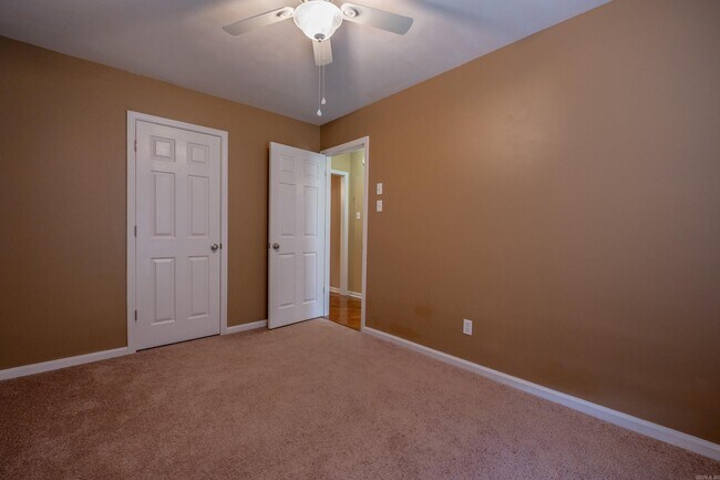 Building Photo - 7 Brennan Ln