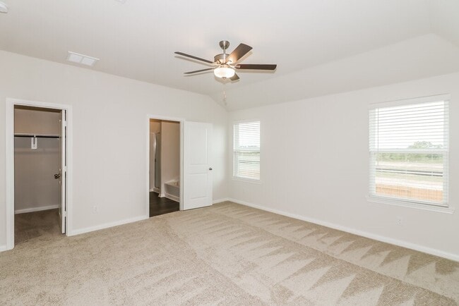 Building Photo - 424 Polly Grv Dr