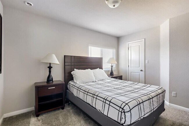Building Photo - 5547 Bellissima Way