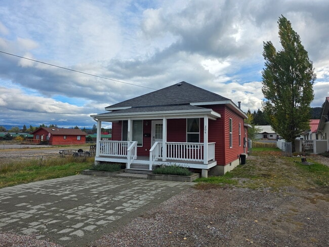 Primary Photo - 204 Bierney Creek Rd