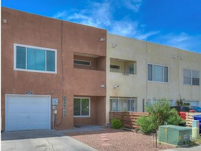 Building Photo - 3 Bedroom, 2.5 Bathroom Home! Schedule a Showing Soon!