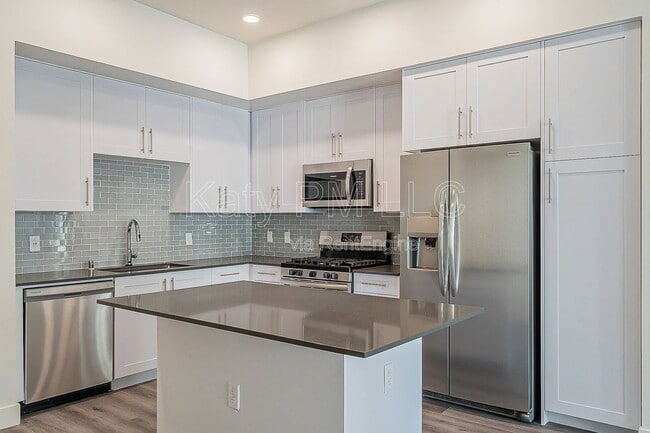 Building Photo - 7300 E Earll Dr