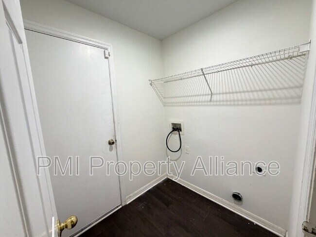 Building Photo - 1153 Elderberry Dr