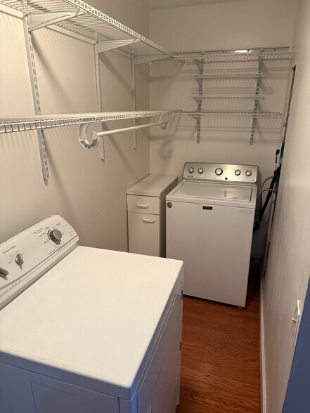 Building Photo - 553 Elsmere St