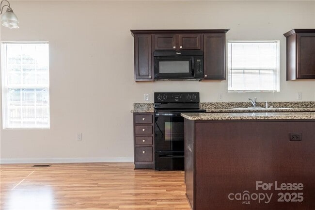 Building Photo - 108 Lookout Point Pl