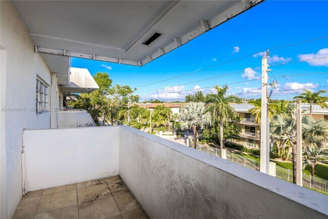 Building Photo - 7410 SW 82nd St