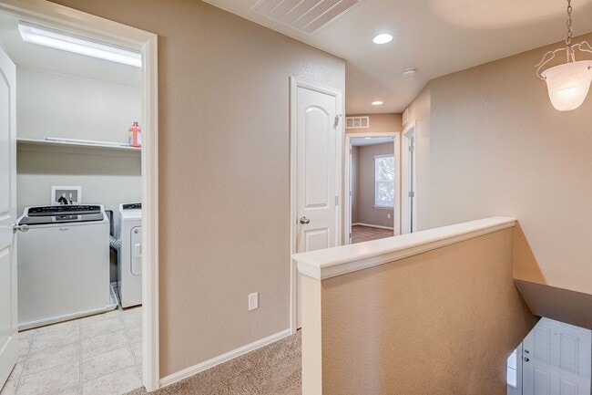 Building Photo - 5 bedroom single family home in Castle Rock.