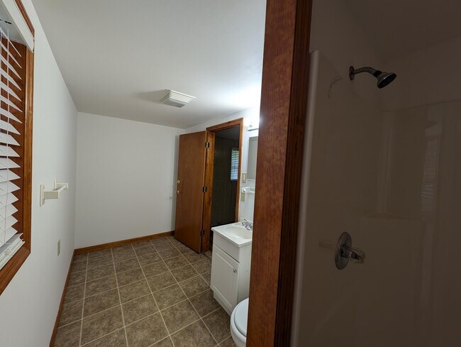 Building Photo - 210 Columbian Ave