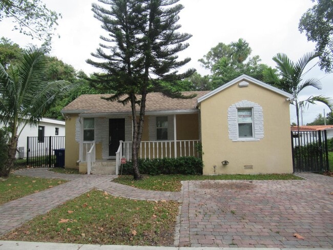 Building Photo - 4245 SW 7th St