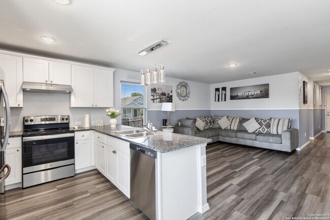 Building Photo - 5762 Sunset Point
