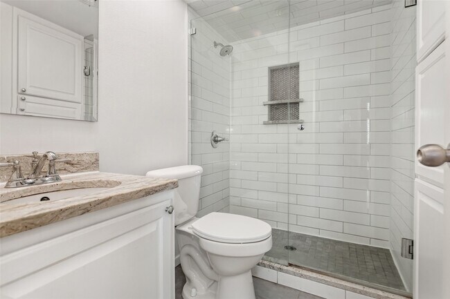 Building Photo - 10205 Regal Oaks Dr