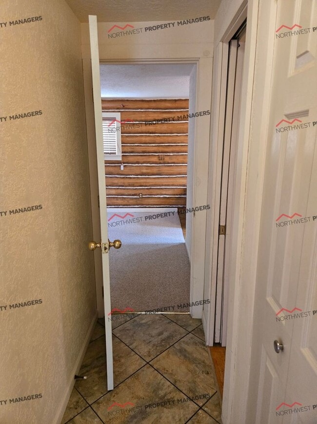 Building Photo - STATUS: *RENTED*| R66C | $1395 + $200 flat rate utility surcharge W/S/E