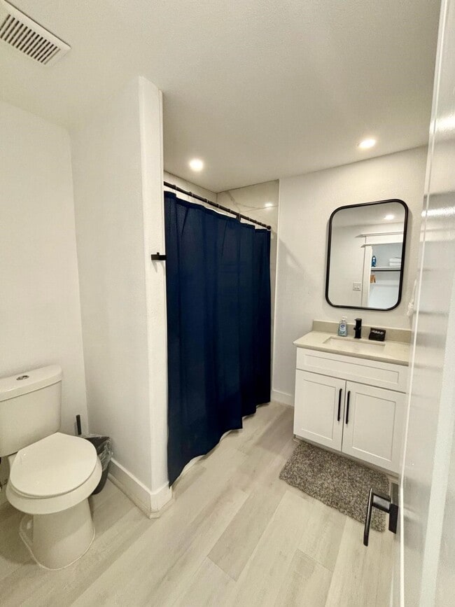 Building Photo - 203 S Lockwood Dr